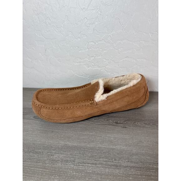 UGG Ascot Mens Slippers Loafer Size 10 Chestnut Suede Sheepskin Slip On - Picture 2 of 8